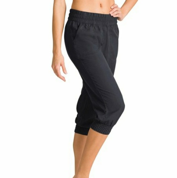 Athleta Pants - Athleta benicia olive capri
